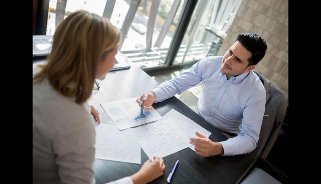 FOTO 8 | 8. QUE SEA  EVOCADOR 
image
Y proporcione en el consumidor sensaciones simbólicas positivas. Asociadas a la gratificación tras la compra. Zumosol incluye en el mismo nombre una relación al producto ya algo natural, al igual que sucede con Trinaranjus. Algo similar sucedió con Swatch, nacida de la contracción entre las palabras Suiza y reloj (en inglés watch).