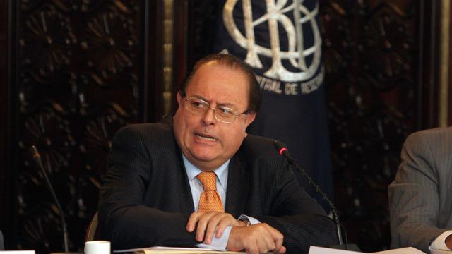 “Lo que no vamos a tocar es el BCR por el momento, Julio Velarde se va a quedar, ya hemos conversado informalmente con él”, dijo Alfredo Thorne en RPP Noticias. “Lo que queremos es un gran equipo económico que pueda hacer frente al reto que se nos va a po