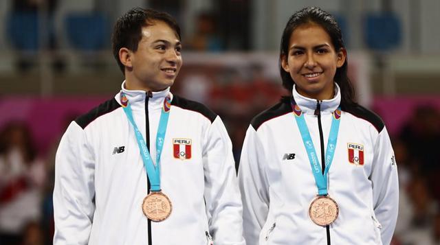 Renzo Saux y Ariana Vera: Medallas de bronce en Taekwondo Poomsae mixto. (Foto: Daniel Apuy / GEC)