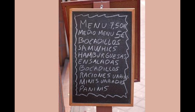 FOTO 18 | OJO CON LAS POSICIONES DEFENSIVAS EXTREMAS. Al enfrentarse a esta situación muchas empresas no dudan en tirar de tijera en los presupuestos de marketing e innovación, lo que va a tener nefastas consecuencias en el medio plazo, ya que la puerta de salida pasa por una acertada gestión de estos departamentos. Tras meses de caídas de ventas, algunos restaurantes mejoran el negocio aplicando medidas aparentemente tan obvias como incluir medias raciones, menús ejecutivos o crear una carta de tapeo.