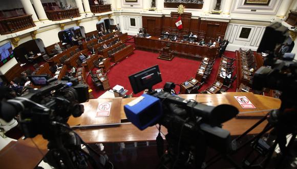 El congresista José Cueto (Renovación Popular) impulsó  que las sesiones del pleno sean  100% presenciales a partir del jueves.
