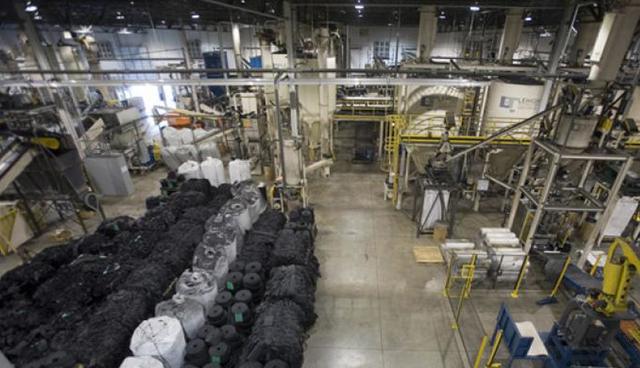 FOTO 7 | Lehigh Technologies. Esta empresa de Atlanta convierte los neumáticos viejos y otros residuos de caucho en algo llamado polvo de caucho micronizado, que luego se puede utilizar en una amplia variedad de aplicaciones, desde neumáticos hasta plásticos, asfalto y material de construcción. Ya se han fabricado quinientos millones de neumáticos nuevos con sus productos, y esto le ha hecho ganar el premio a la Economía Circular para las pymes.