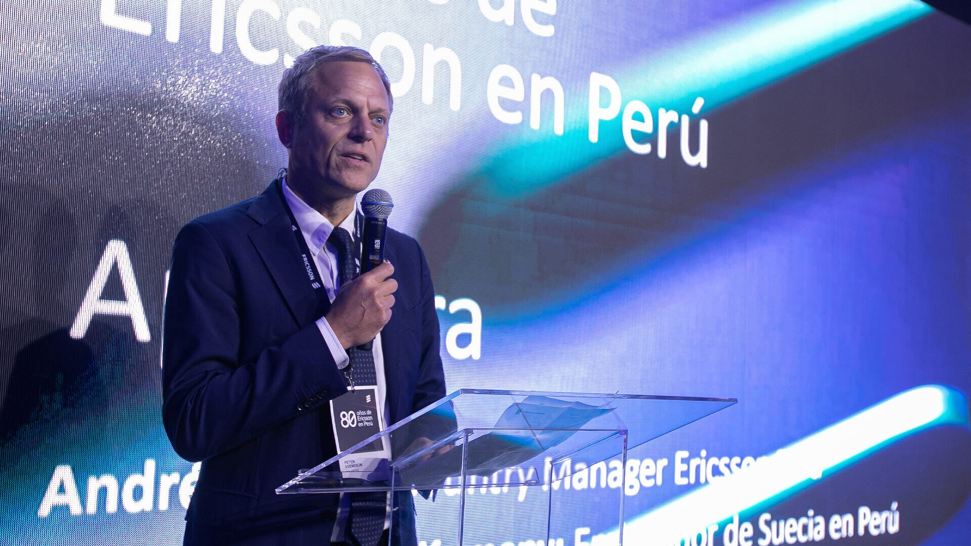 Peter Stevens, embajador de Suecia.