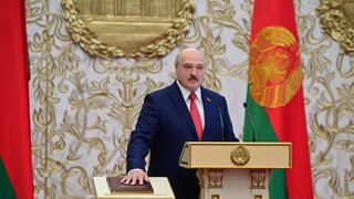 Lukashenko jura un nuevo mandato en Bielorrusia, pero la oposición convoca a más protestas