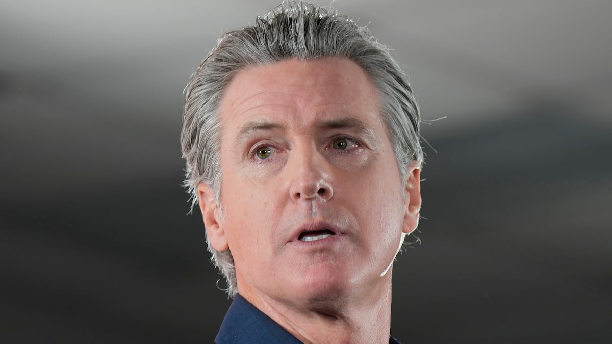 Newsom aprueba nueva ley para estudiantes que practican deportes bajo calor extremo en California