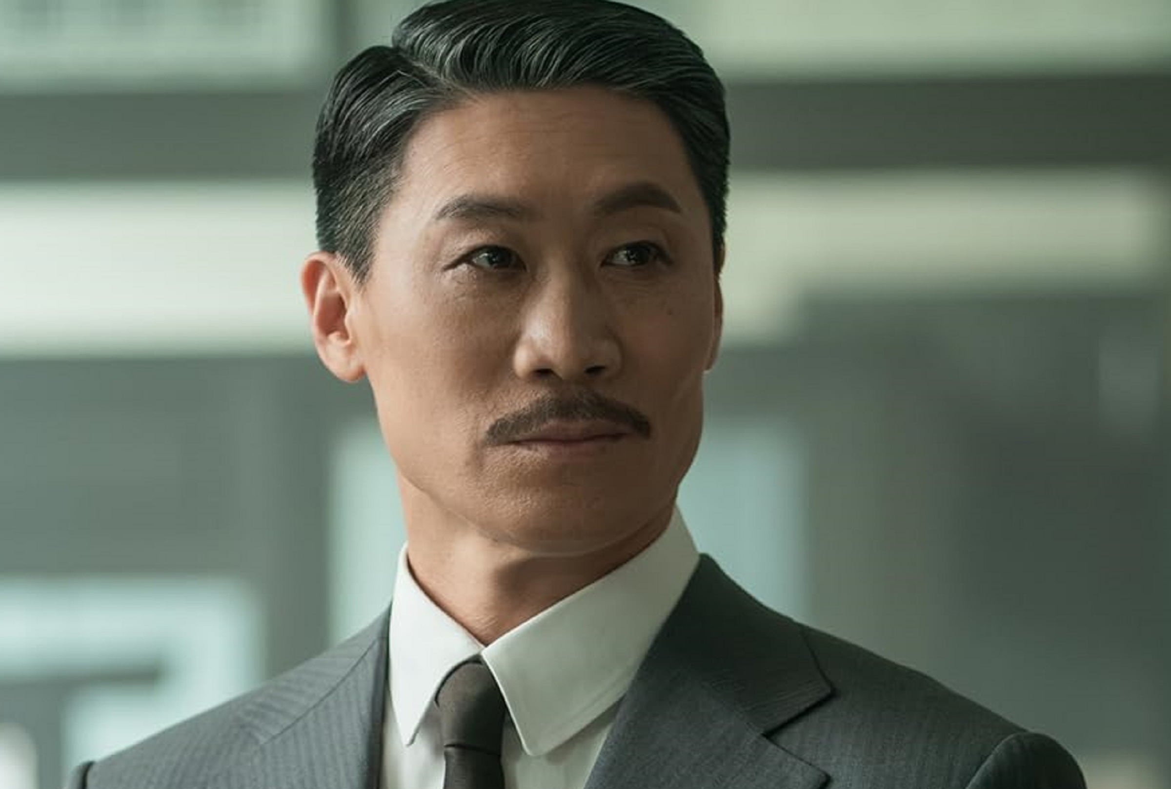 Jin Seon-kyu asume el papel de Sato Shinichi, el Director General de Asuntos Políticos y padre adoptivo de Sato Hideo, en la serie coreana "100 días de engaño" (Foto: Studio Dragon/ Romantic Crew)