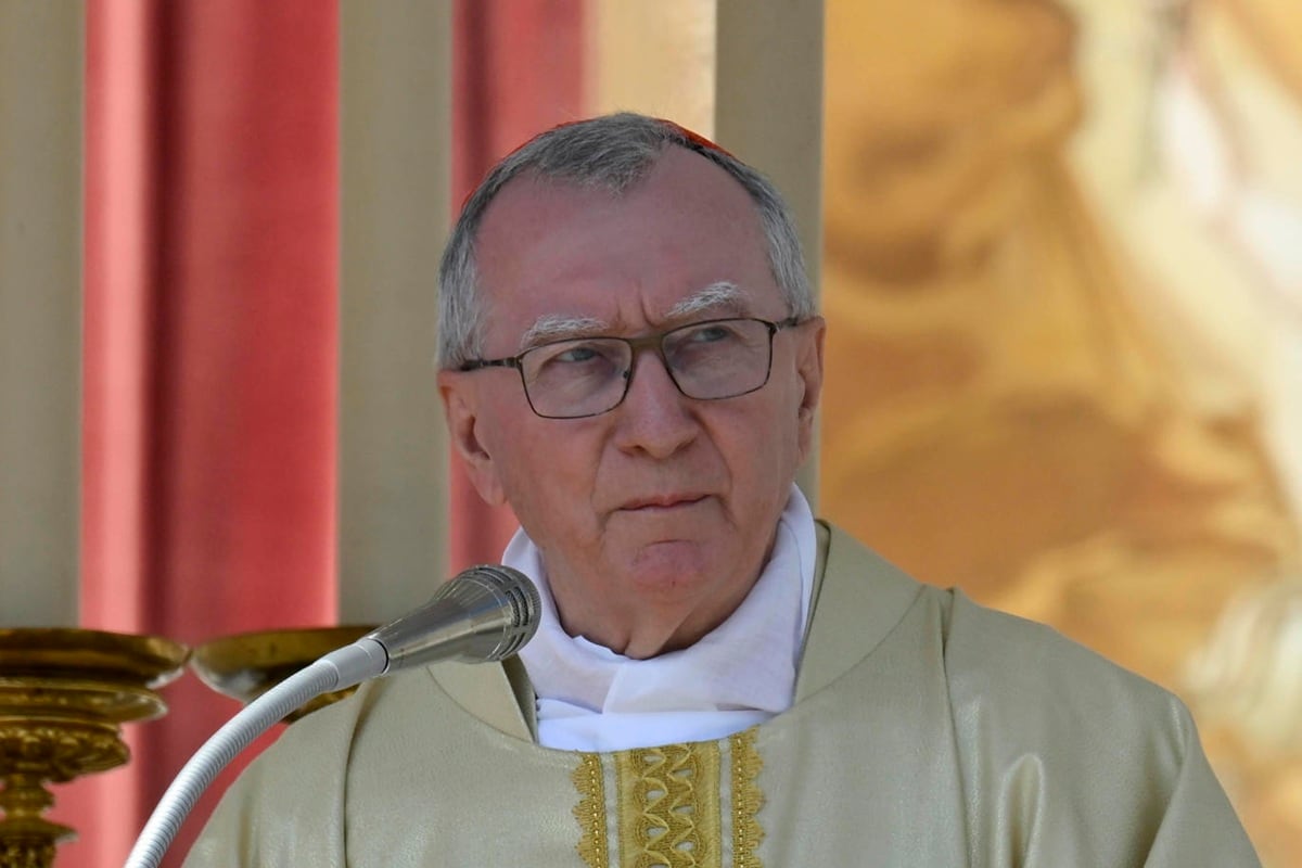 El secretario de Estado vaticano, Pietro Parolin, aseguró que sigue “preocupado” por la salud del sumo pontífice. (Foto de EFE/EPA/MEDIOS DEL VATICANO)