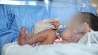 Nacen dos bebes de pacientes con Covid-19 en hospital Rebagliati