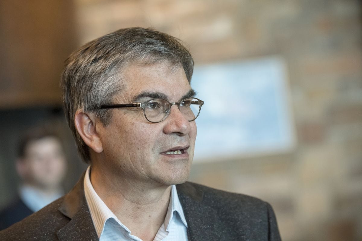 El ministro formado en la Universidad de Cambridge ahora intenta sacar a Chile de una desaceleración económica que fue orquestada para frenar una fuerte demanda y controlar la inflación más rápida desde 1992.