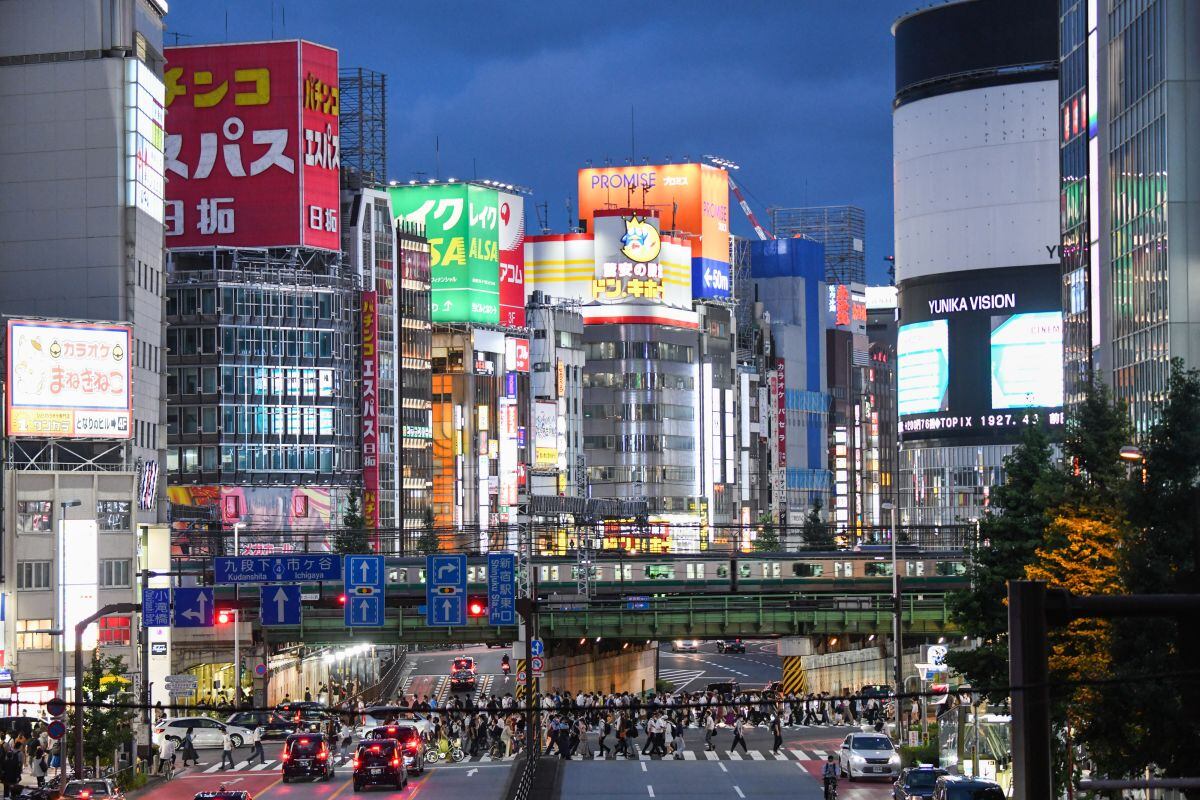 Viajeros en el distrito de Shinjuku, Tokio. Fotógrafo: Noriko Hayashi/Bloomberg
