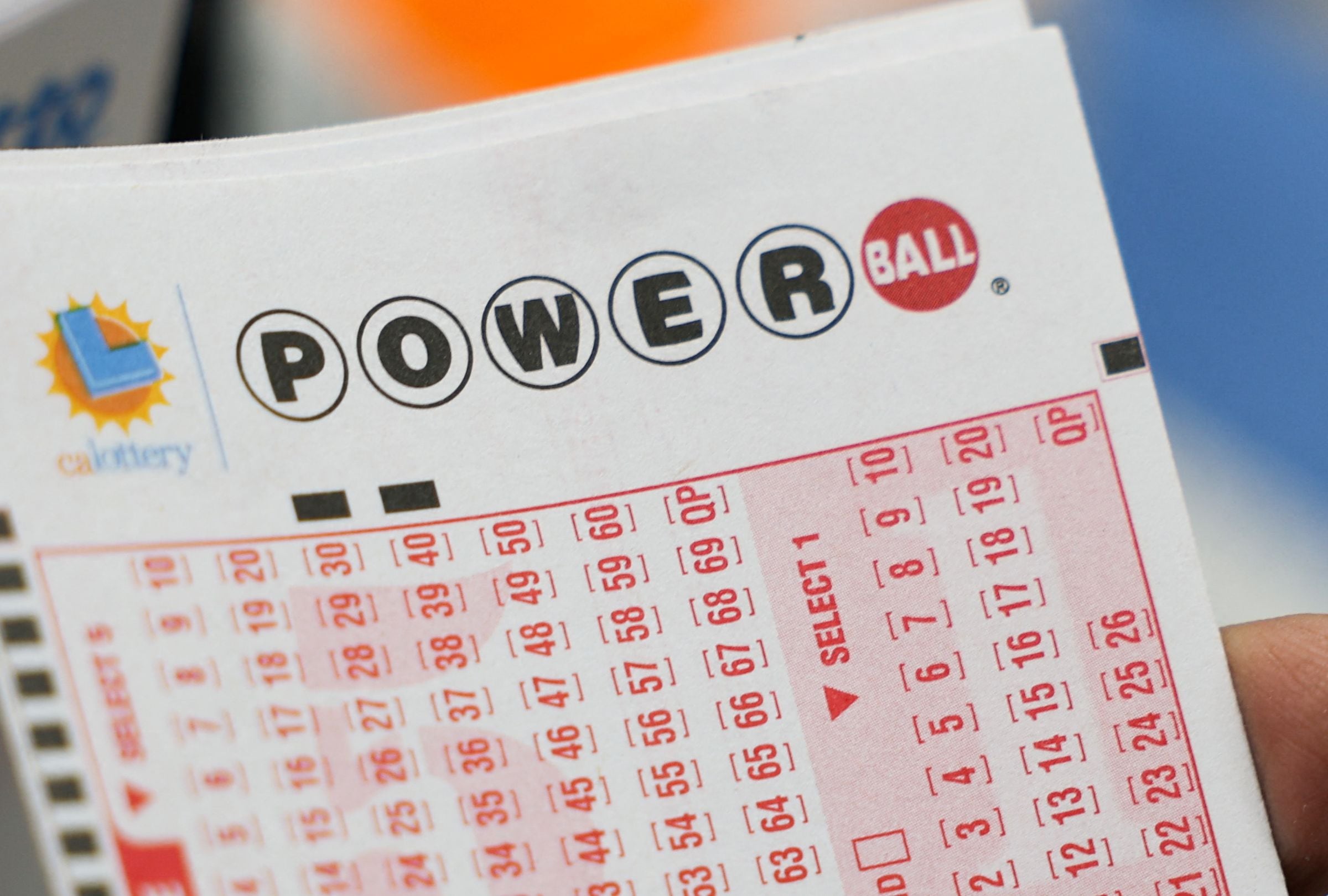 Revisa esta nota para que descubras quién ganó el Powerball hoy, lunes 19 de enero, en EE.UU. (Foto: Patrick T. Fallon / AFP)