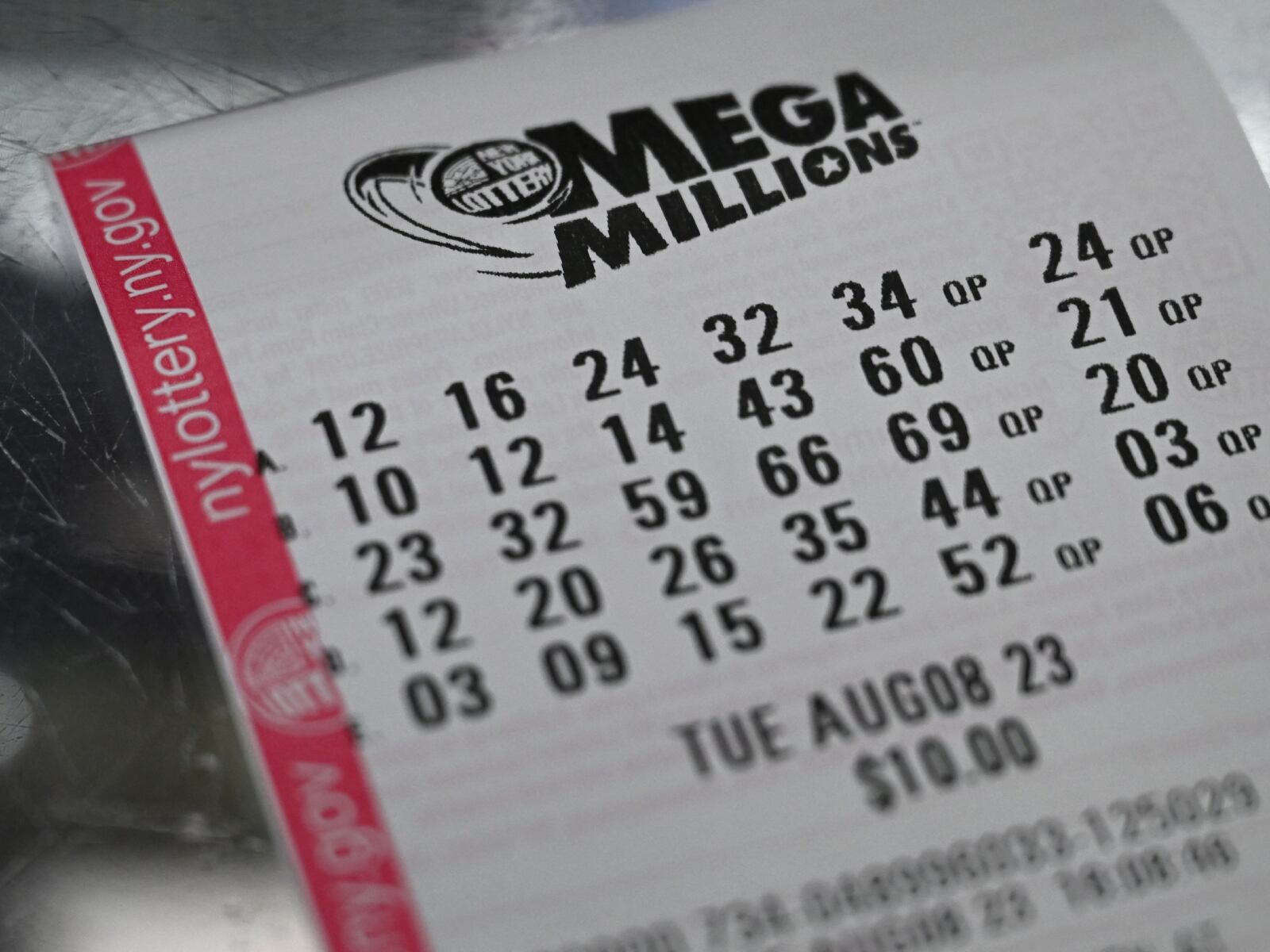 Para jugar la lotería Mega Millions debes comprar tu boleto con 2 dólares (Foto: AFP)