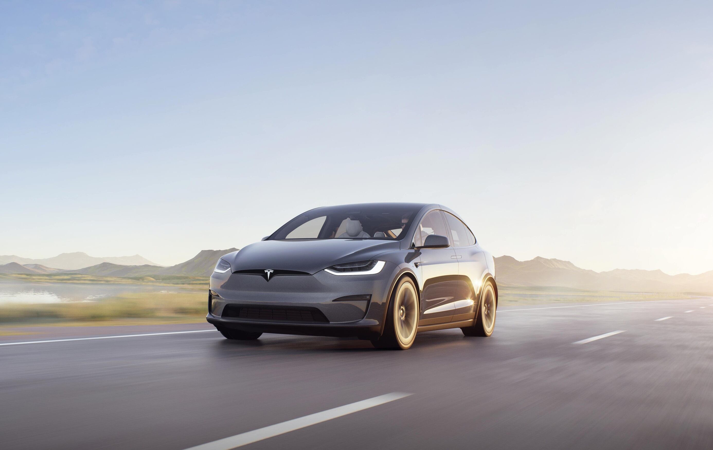 Los precios de los VE de venta masiva son solo unos 1.500 dólares superiores, de media, a los de las versiones con motor de gasolina, una considerable reducción en comparación a la diferencia de US$ 8,400 en mayo de 2023. | (Foto: Tesla)