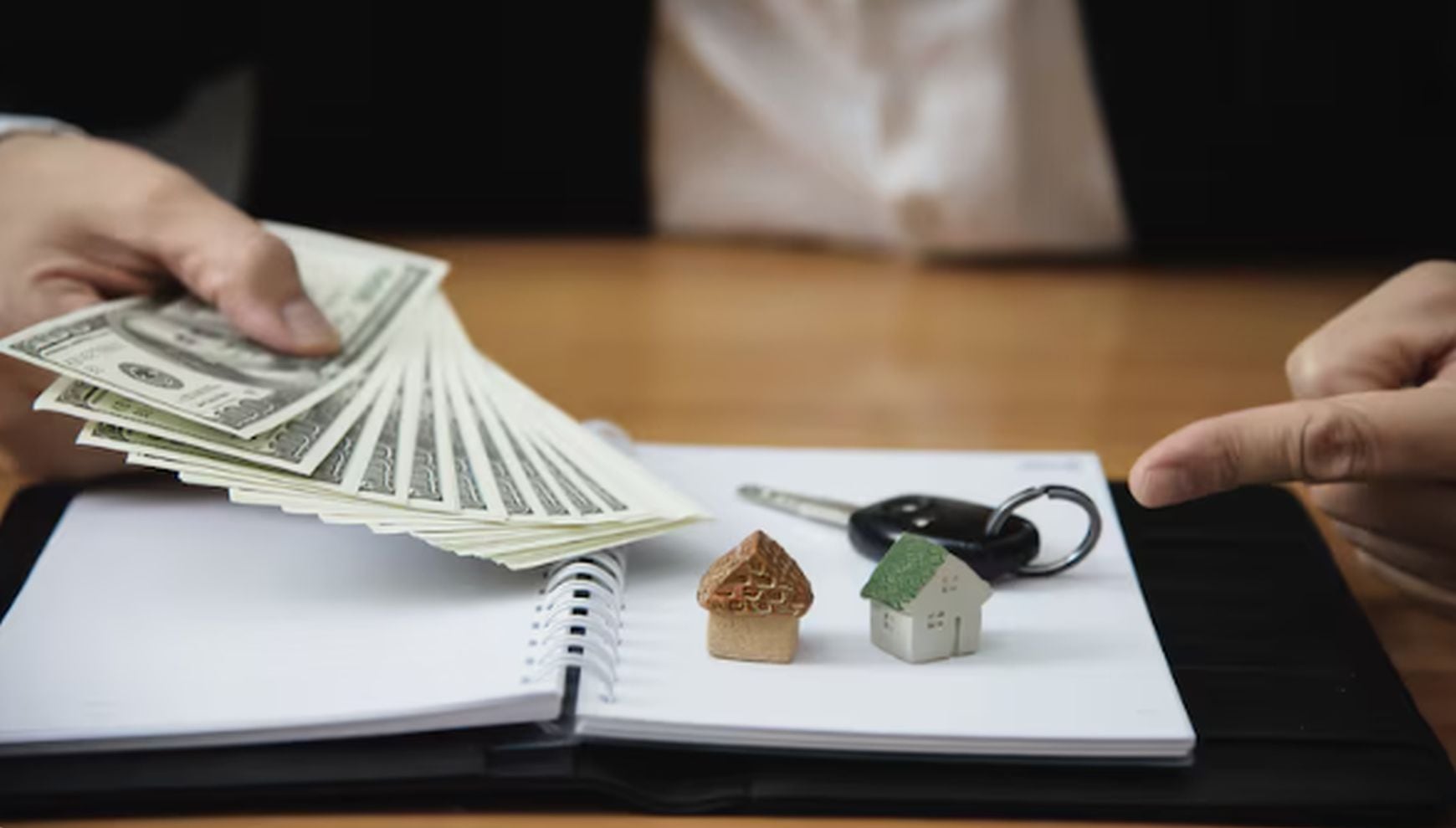 Entre hipoteca, impuestos y seguro, una familia en Orlando tendría que destinar alrededor del 34% de sus ingresos mensuales para poder pagar una casa en 2026 (Foto: Freepik)