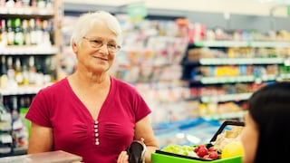Tiendas que cuidan tu bolsillo: los mejores descuentos para adultos mayores en Costco, Walmart y más