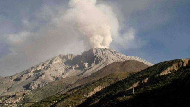 El volcán más activo de Perú registró 12.237 explosiones durante 2022