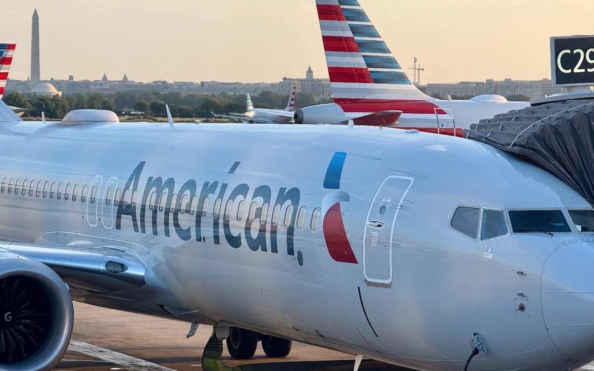 La FAA asegura que American permitió que asistentes de vuelo que dieron positivo en pruebas de drogas y alcohol regresaran a trabajar sin completar evaluaciones obligatorias. (Foto: Daniel SLIM / AFP)
