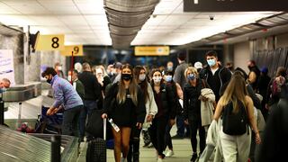 Pese a pandemia, millones viajan en EE.UU. por Día de Gracias
