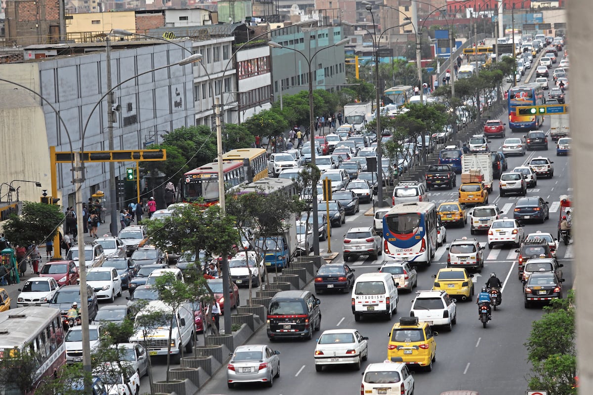 El 30.6% de vehículos del transporte público regular y el 9% del servicio de taxi, tiene más de 15 años de antigüedad, lo que representa un riesgo para la salud y seguridad de los usuarios. (Foto: GEC)