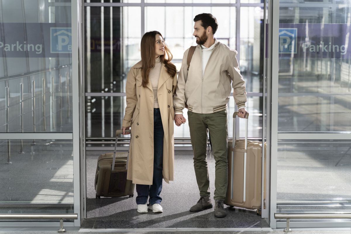 CUando viajamos, es importante contar con múltiples opciones financieras para evitar contratiempos. (Foto: Freepik)