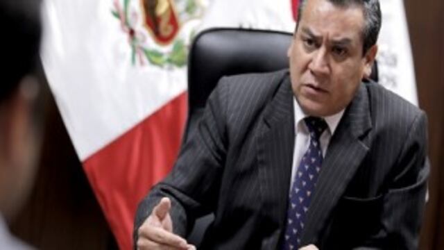 Ministro de Justicia reta a ONG a donar dinero que recibirá del Estado por caso Chavín de Huántar