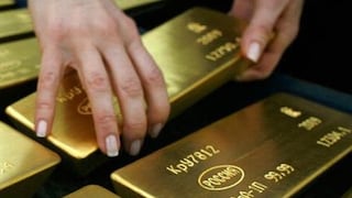 El oro bajó casi 1% por datos sólidos en Estados Unidos