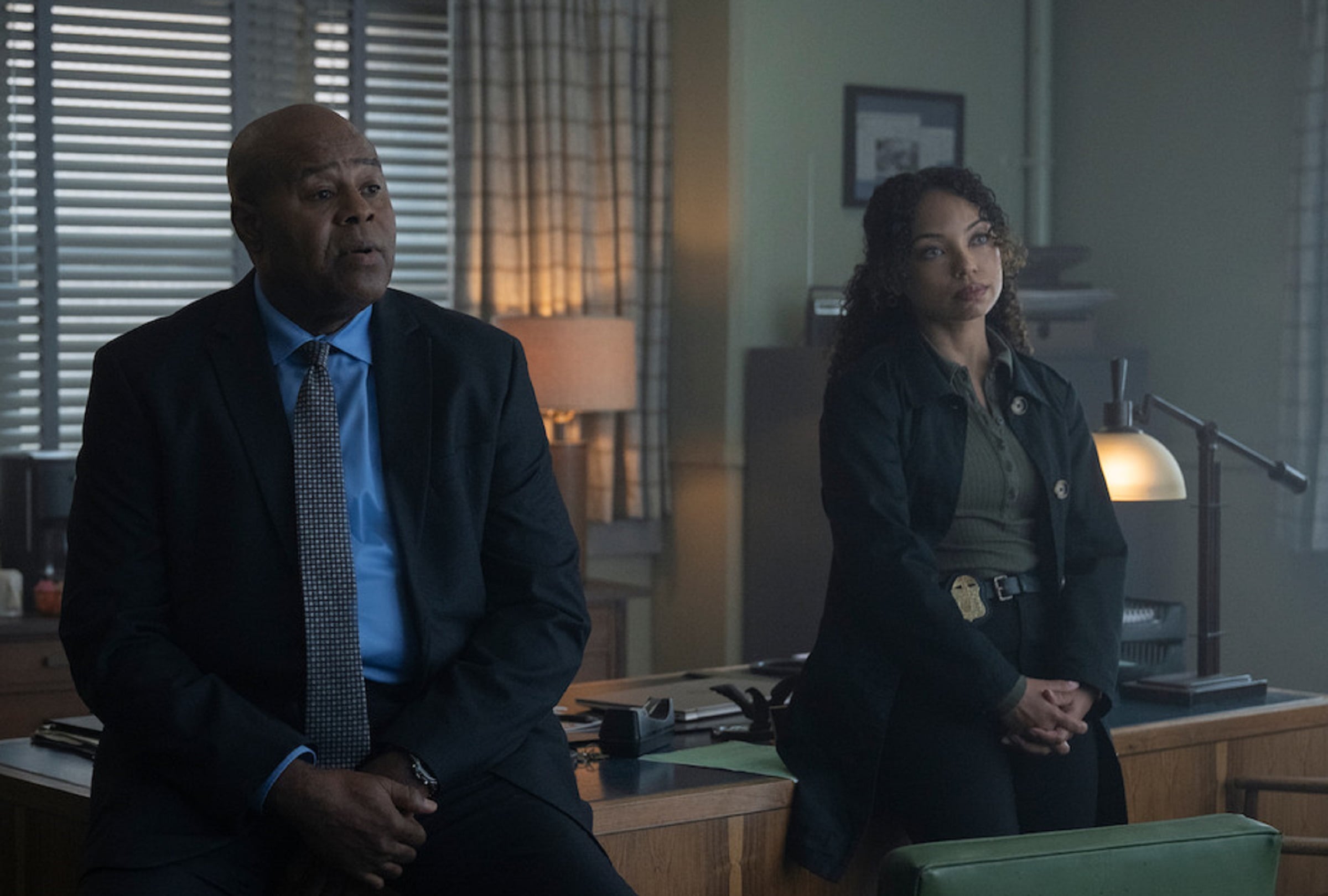 Chi McBride interpreta a Max Williams y Logan Browning como Sarah Greer en la serie "Te encontraré", basada en la novela de Harlan Coben (Foto: Netflix)