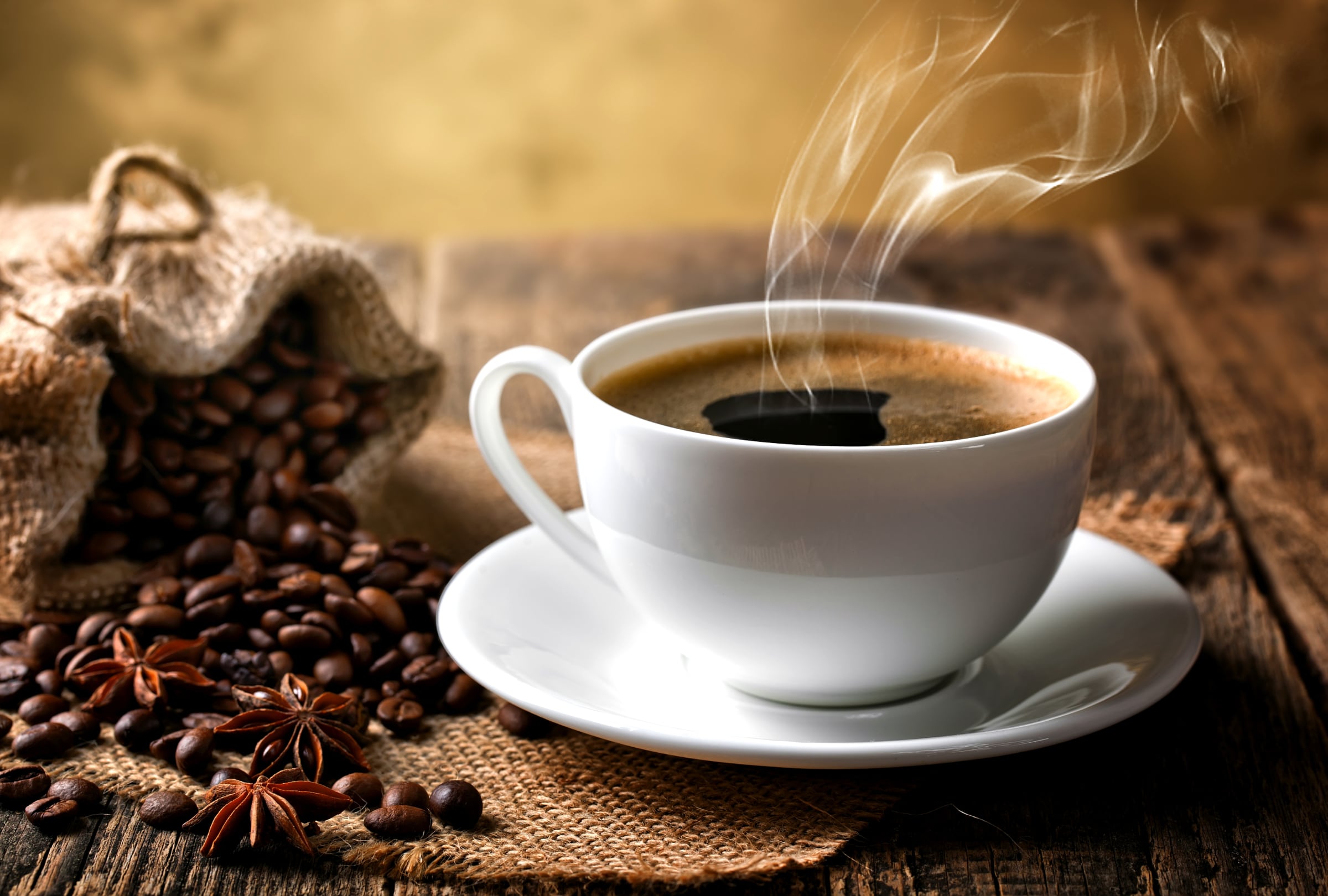Los mayores beneficios se observan cuando el café se consume negro, sin azúcar ni cremas. (Foto referencial: Freepik)