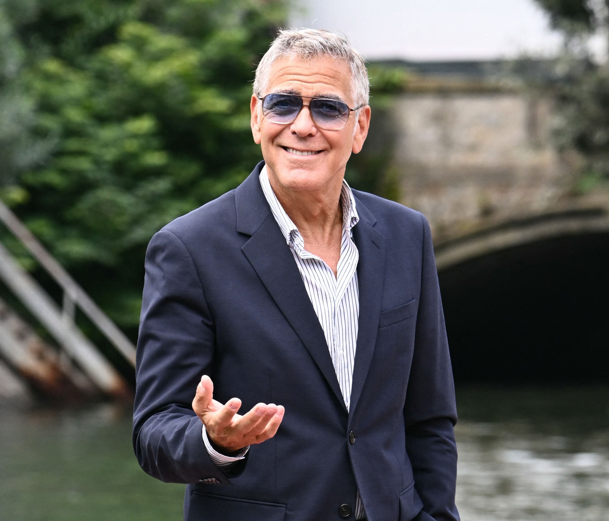 Clooney fue condecorado en 2016 como Oficial de la Orden de las Artes y las Letras.