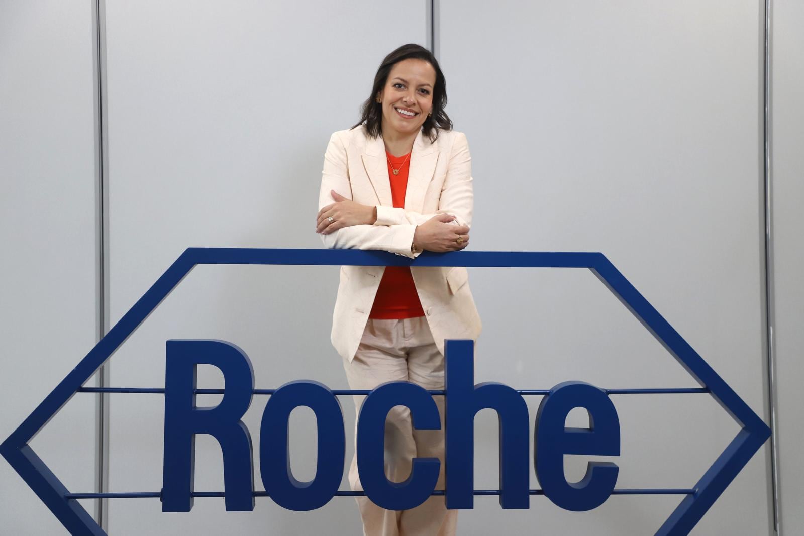 Adriana Salazar, gerente general de Roche Diagnóstica para Perú y Ecuador, afirma que la compañía busca duplicar el acceso de los pacientes a tecnologías de diagnóstico mediante alianzas con los sectores público y privado. Foto: GEC / Eduardo Cavero