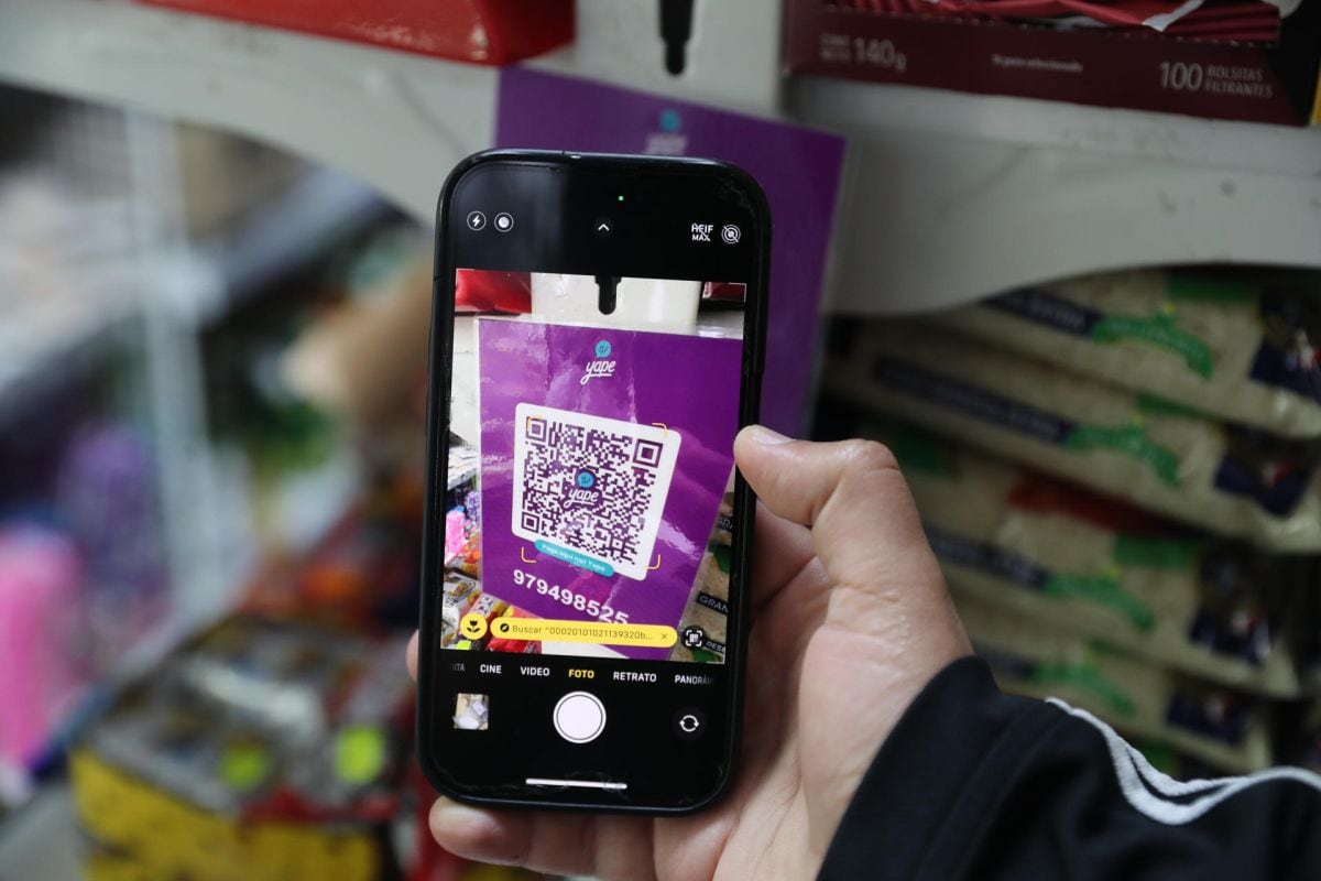 En principales ciudades del país, la mayoría usa cuentas bancarias y billeteras digitales. EFE/ Paolo Aguilar / ARCHIVO