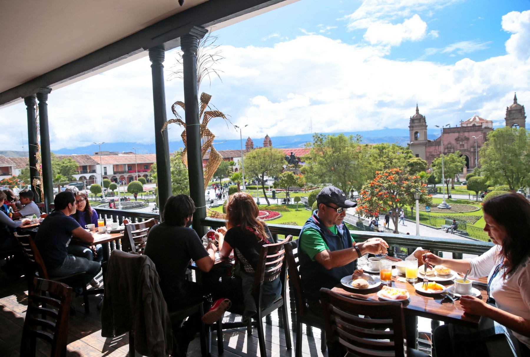 Los feriados, festivales gastronómicos y promociones digitales impulsaron el desempeño de restaurantes, cafeterías y otros negocios del sector. (Imagen: Andina)