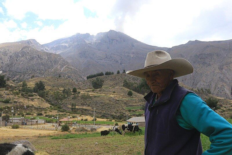 Persiste actividad eruptiva en volcanes Sabancaya y Ubinas