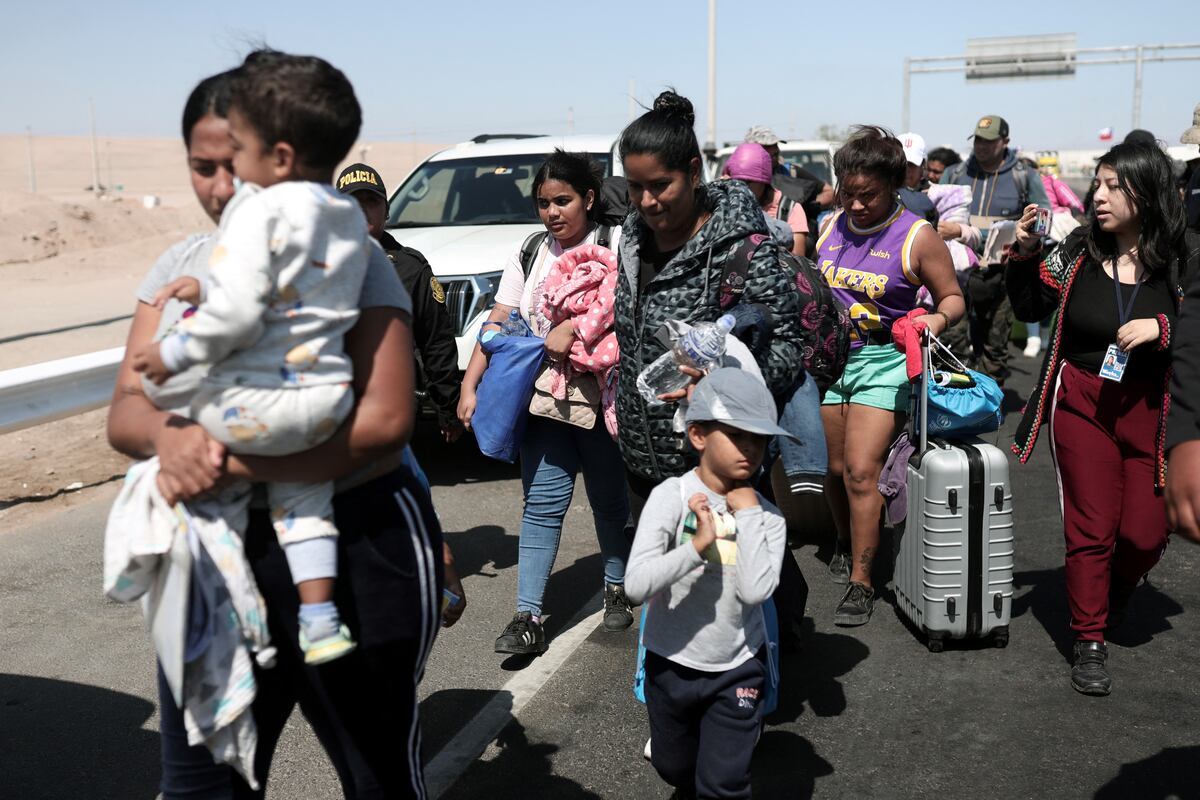 Extranjeros en situación irregular serán expulsados del territorio peruano. Foto: AFP