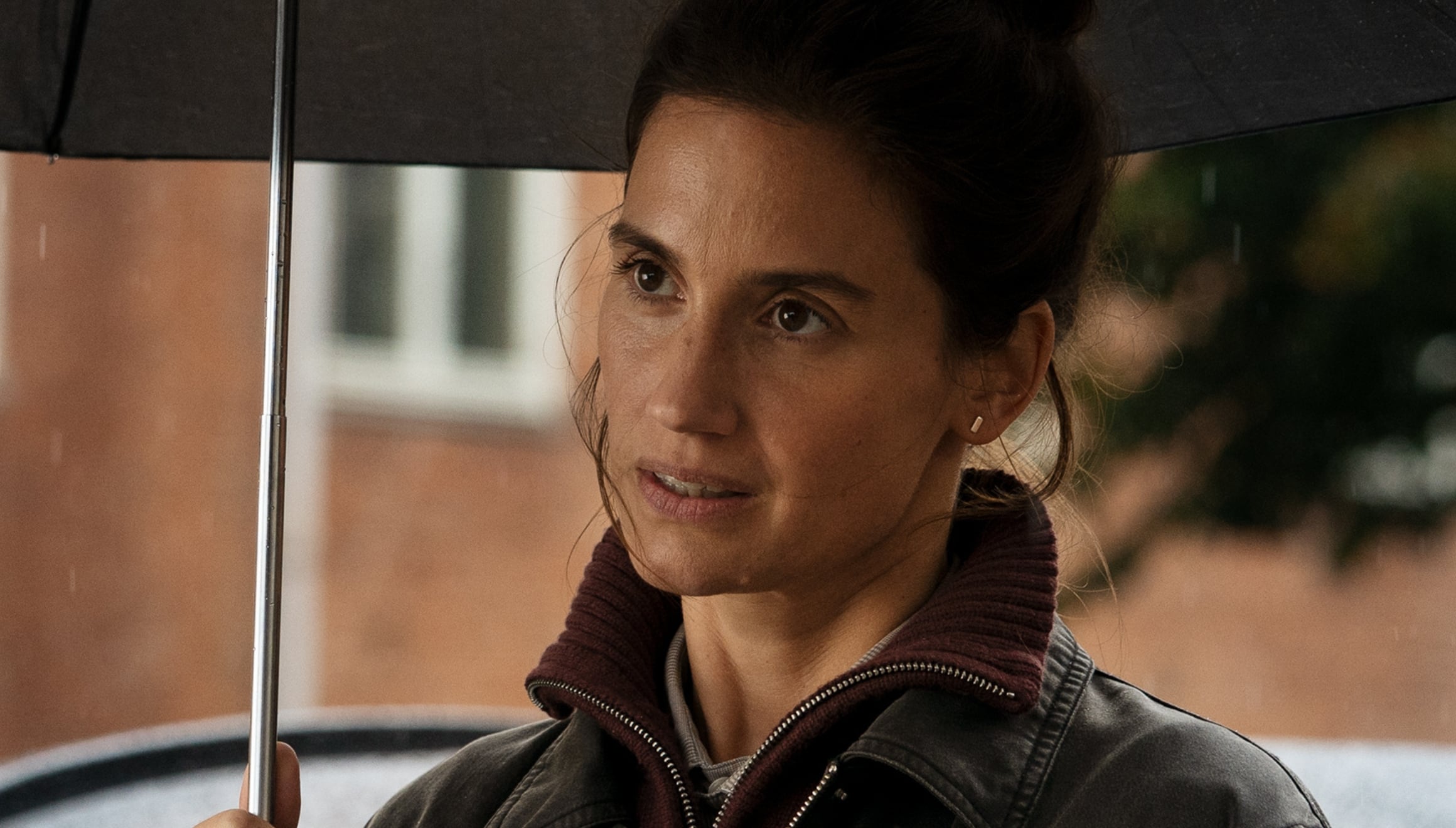 La actriz Danica Curcic como Naia Thulin en una escena de la segunda temporada de la serie danesa "El caso Hartung" (Foto: Netflix)