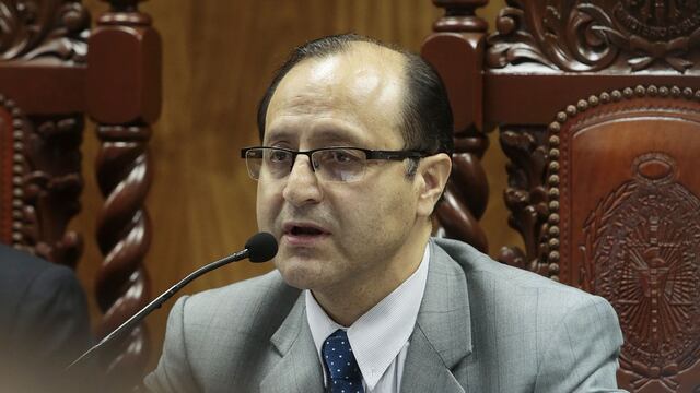 Fiscal Hamilton Castro dice que hay un "montaje montesinista" para desprestigiarlo