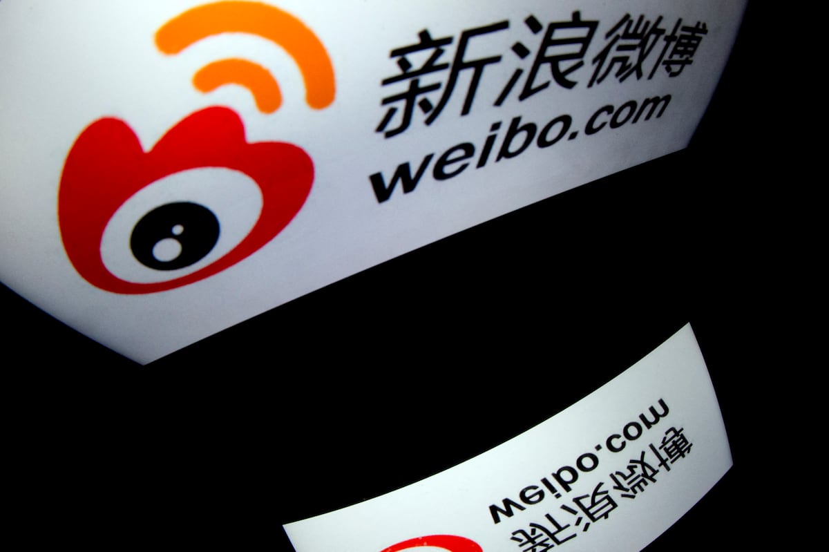 Pero en las redes sociales, incluidas Douyin y Weibo de China, un aumento de falsedades alimenta el sentimiento antiestadounidense que podría socavar la frágil tregua.