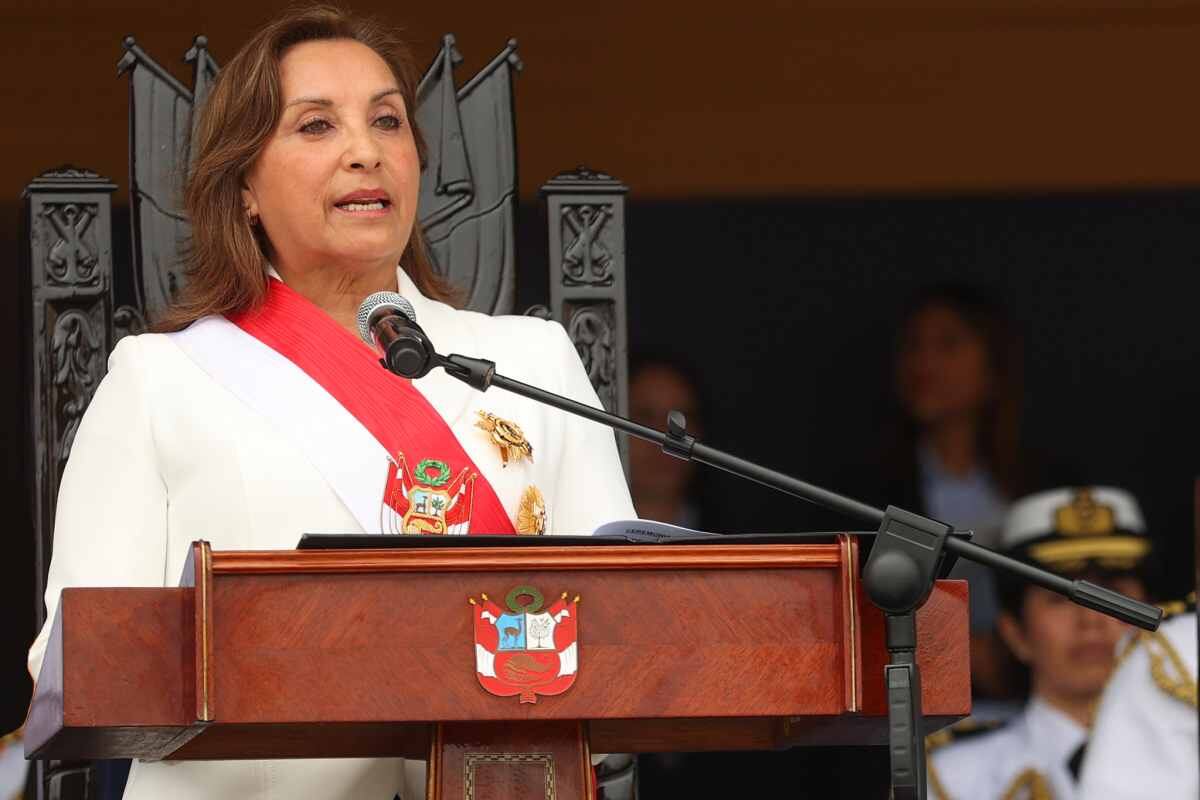 Mandataria participó en la ceremonia por el 202.° aniversario la Marina de Guerra del Perú y el 144.° aniversario del combate de Angamos. Foto: Presidencia