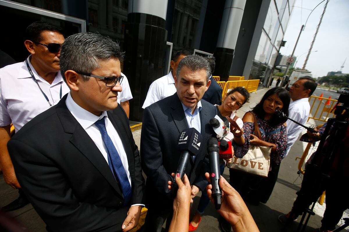 Los fiscales Rafael Vela y José Domingo Pérez son apartados del caso Lava Jato tras la desactivación del equipo especial, que ahora será liderado por el fiscal Germán Juárez Atoche. (Foto: Francisco Neyra)