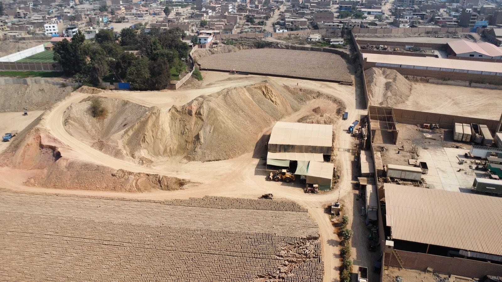 OEFA y la Municipalidad Distrital de Lurigancho (Chosica) junto la PNP identificaron las ladrilleras y sólo una de ellas entregó documentación. Foto: OEFA.