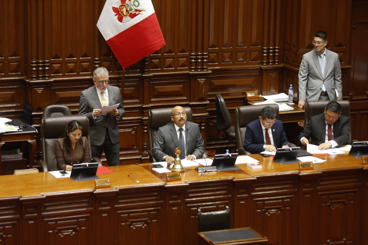 Pleno de la Cámara de Diputados sesionó el martes pasado para evaluar y votar la delegación de facultades al Ejecutivo. Foto: Mario Zapata N.