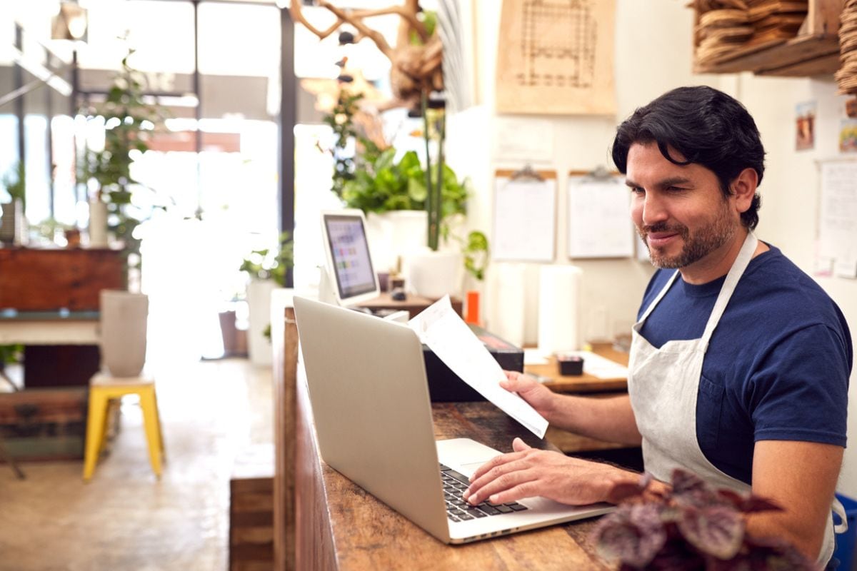 Si el plan es mejorar tus ventas o generar más ingresos, piensa en qué plazo quieres alcanzar esta meta, y qué manera sería la más eficiente para ahorrar. (Foto: iStock)