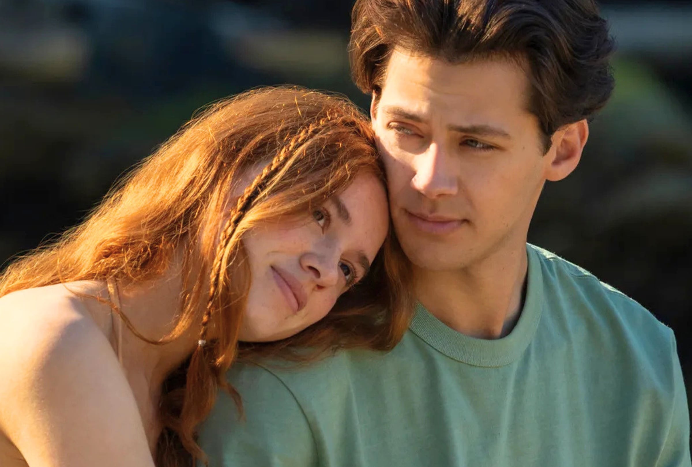 En la serie "Every Year After", los roles principales de Percy y Sam están a cargo de Sadie Soverall y Matt Cornett, respectivamente (Foto: Amazon MGM Studios / Reunion Pacific Entertainment)