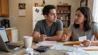 ¿Tienes que pagar impuestos al IRS si te deportaron de Estados Unidos?