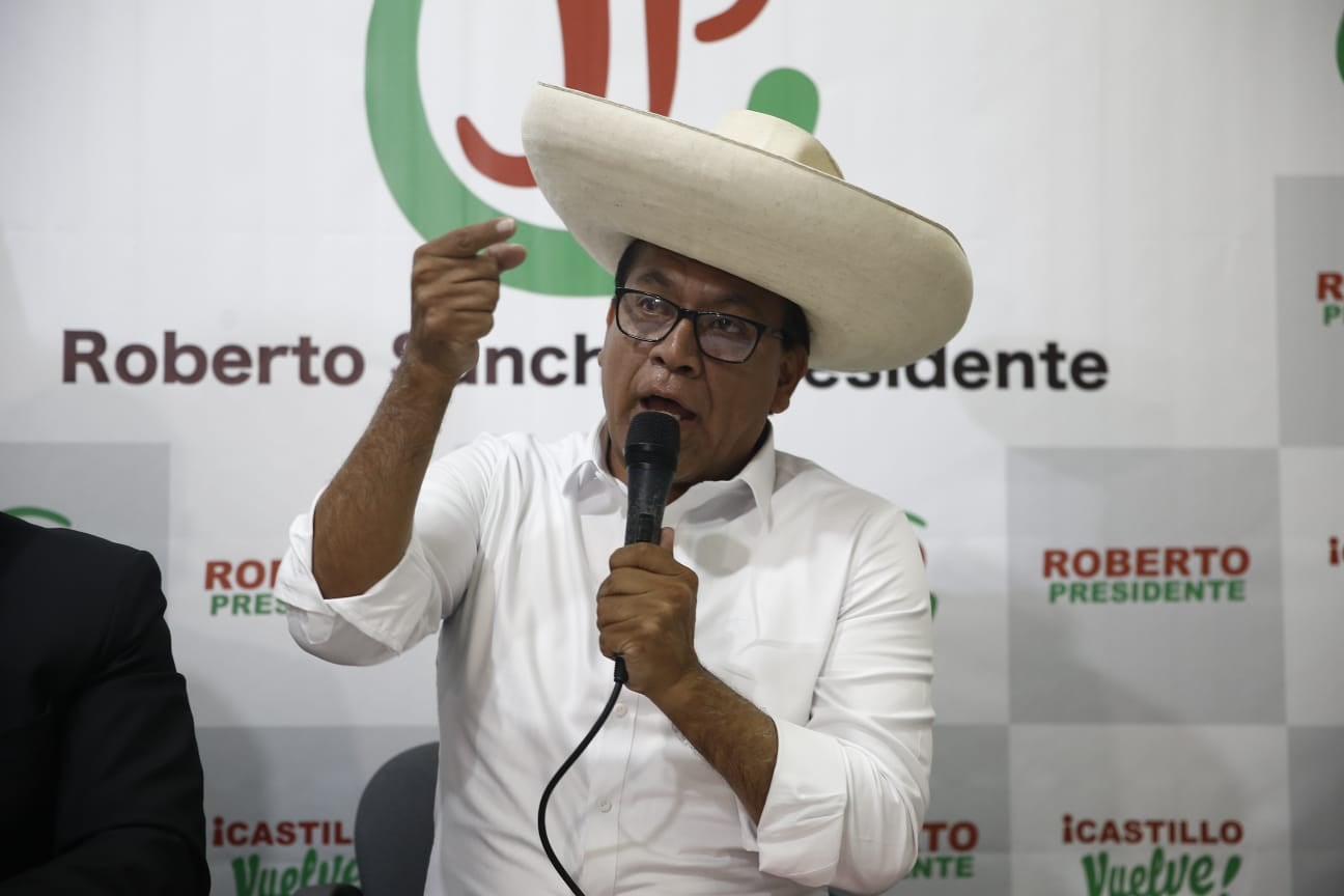 La ambigüedad sobre instituciones clave genera incertidumbre que se traslada a los mercados –bolsa de valores y dólar– y, tarde o temprano, a la vida diaria. Más aún cuando ese discurso es reforzado por su entorno político. (Foto: GEC)