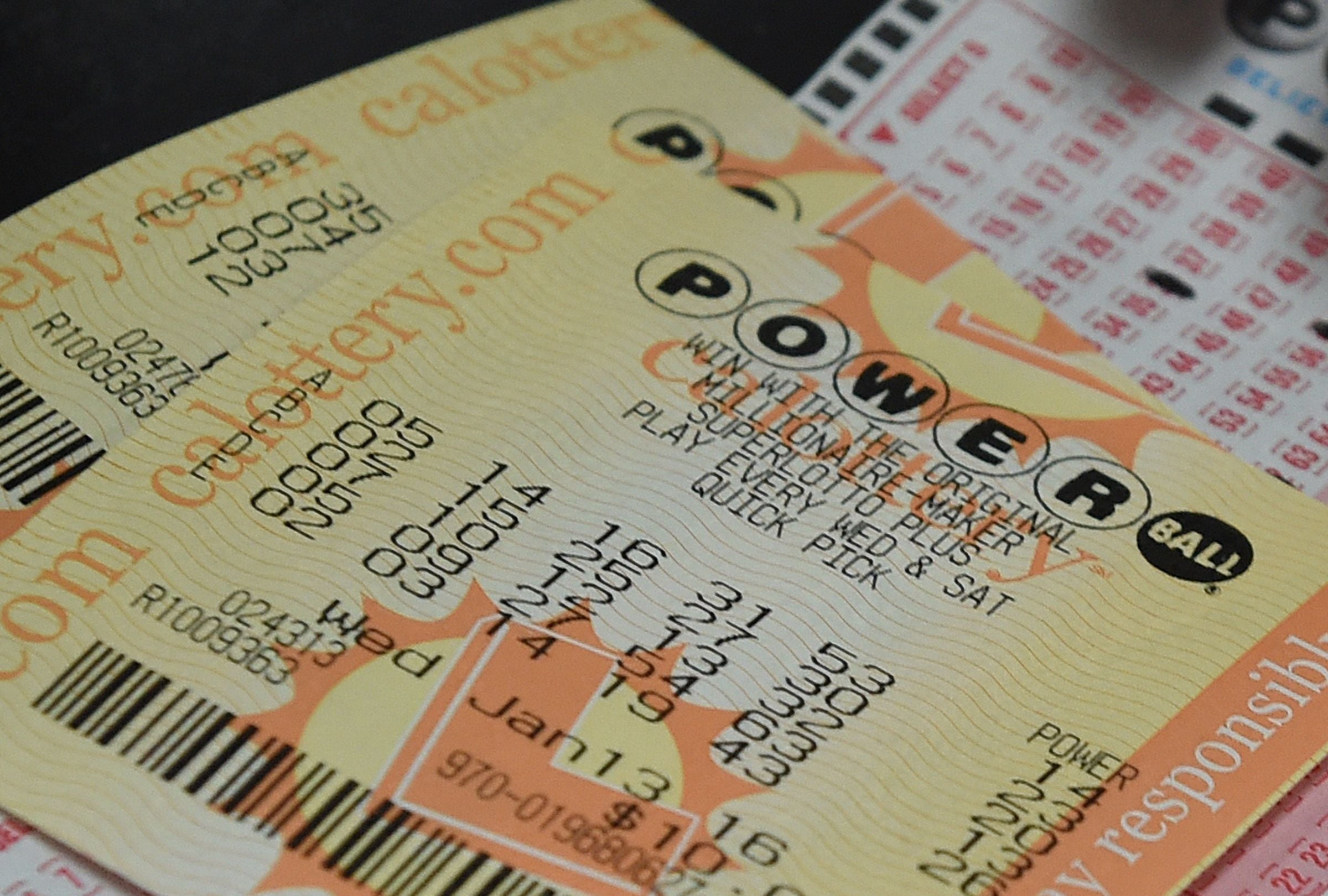 Revisa esta nota para que descubras quién ganó el Powerball hoy, sábado 7 de marzo, en EE.UU. (Foto: MARK RALSTON / AFP)