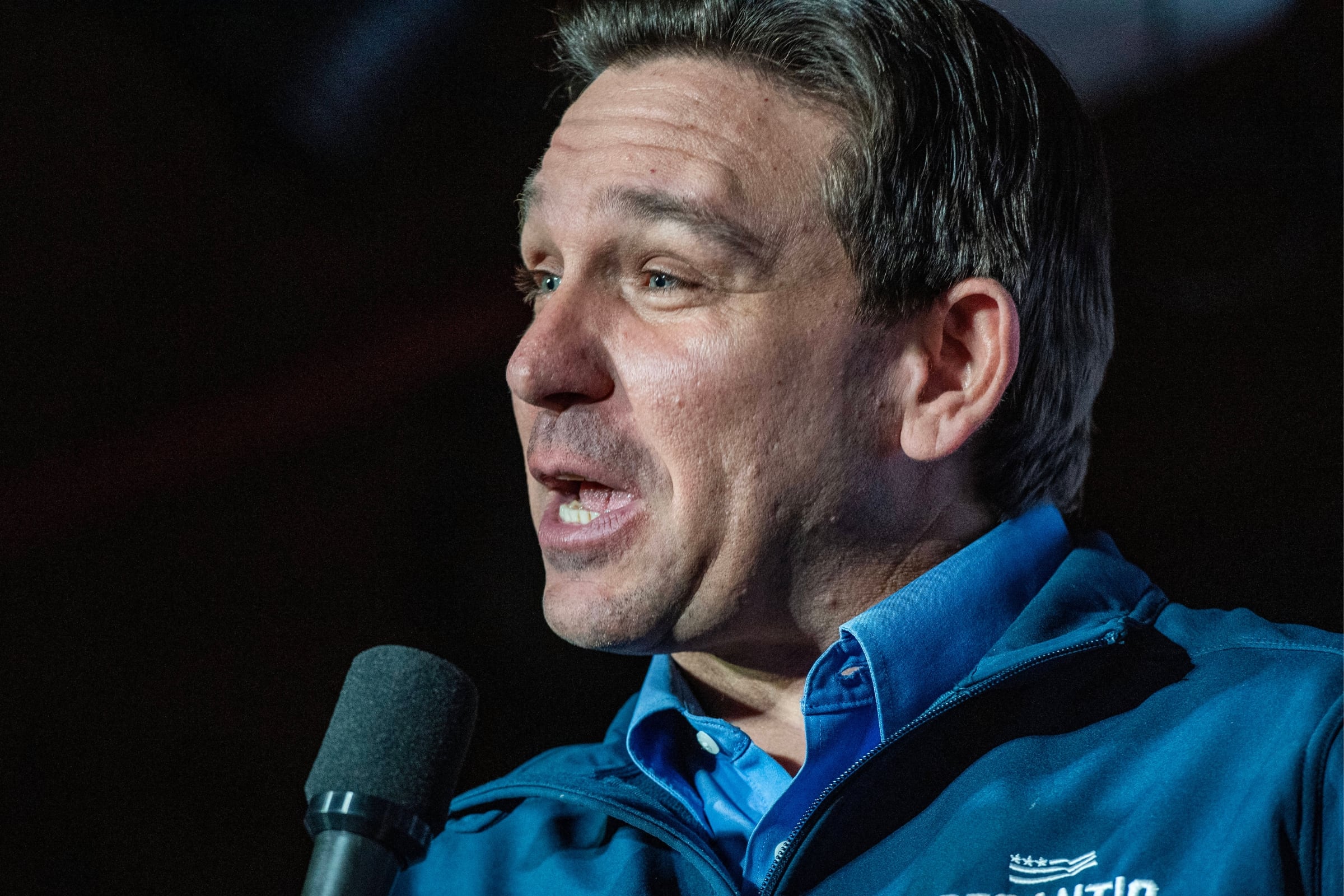 El gobernador de Florida, Ron DeSantis, aprobó una ley que beneficiará los bolsillos de millones de ciudadanos (Foto: AFP)
