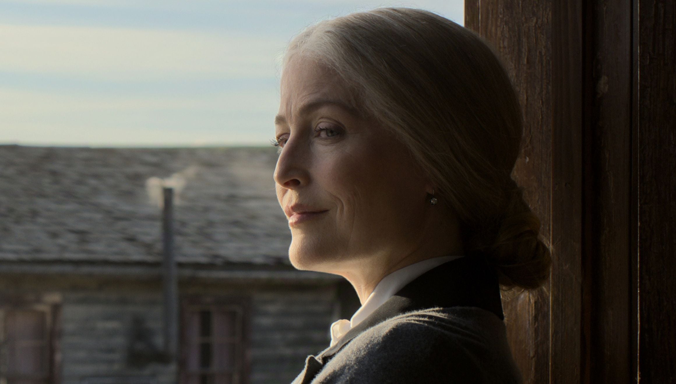 Gillian Anderson como Constance Van Ness en una escena de la serie "Los abandonados" (Foto: Netflix)