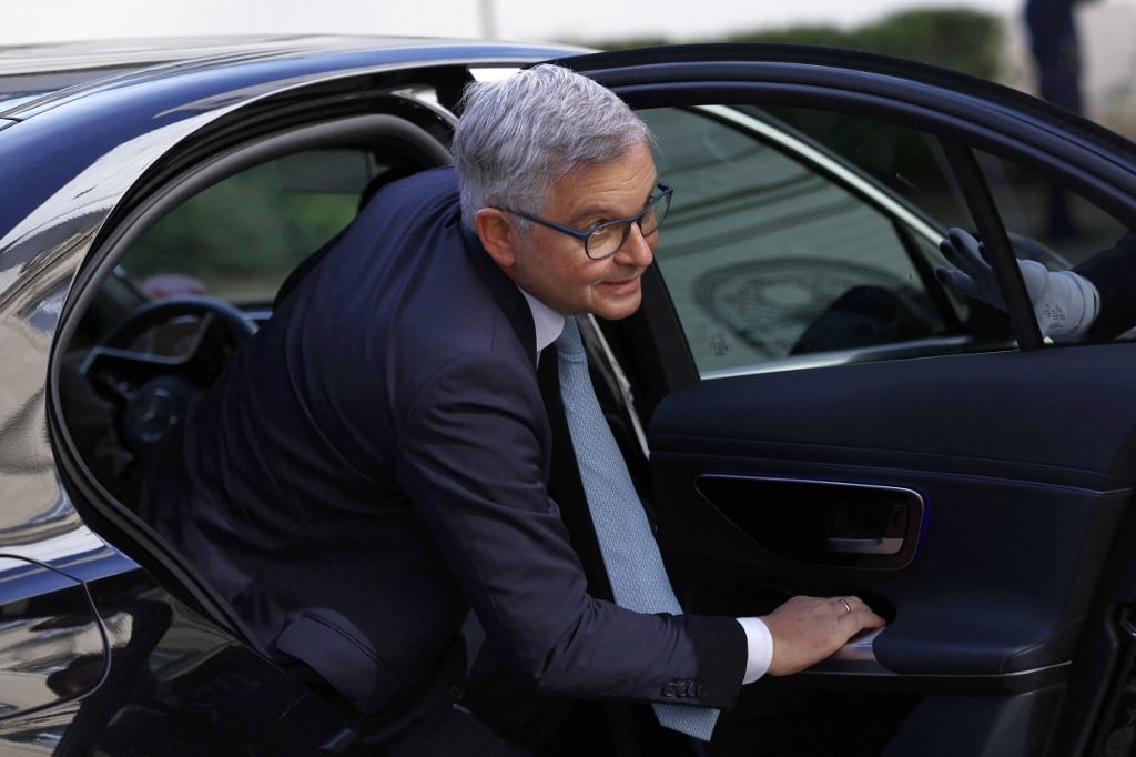 El comisario europeo de Interior y Migraciones, Magnus Brunner, llega a la 6ª Reunión Ministerial de la Coalición Europea contra el Crimen Organizado en el Hotel de Beauvau, sede del Ministerio del Interior francés, en París, el 20 de abril de 2026. (Foto de Kenzo TRIBOUILLARD / AFP)