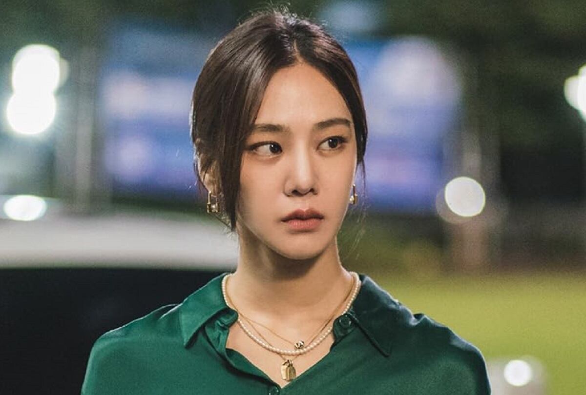Han Ji-eun como Choi Go-eun, la prometida de Gong Ryong, en la serie coreana "Si las estrellas hablaran" (Foto: tvN/ Netflix)